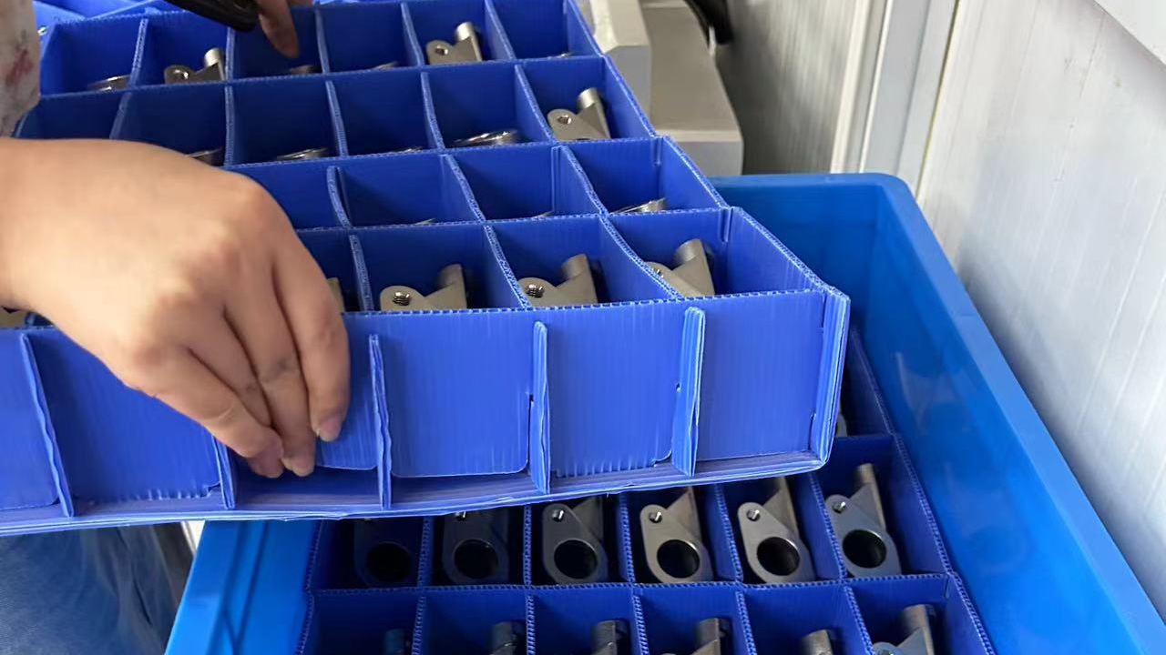 產(chǎn)品中空板格擋 注塑箱刀卡